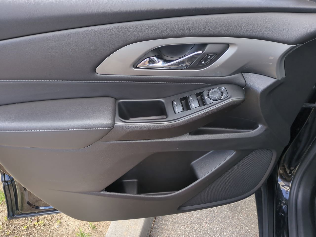 Used 2023 Chevrolet Traverse LT FWD image 21
