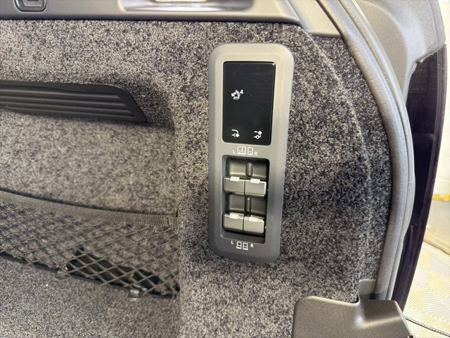 Used 2026 Land Rover Range Rover Long Wheelbase SE image 14