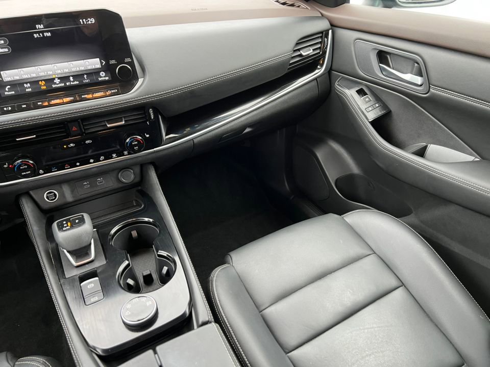 Used 2023 Nissan Rogue SL w/ SL Premium Package image 30