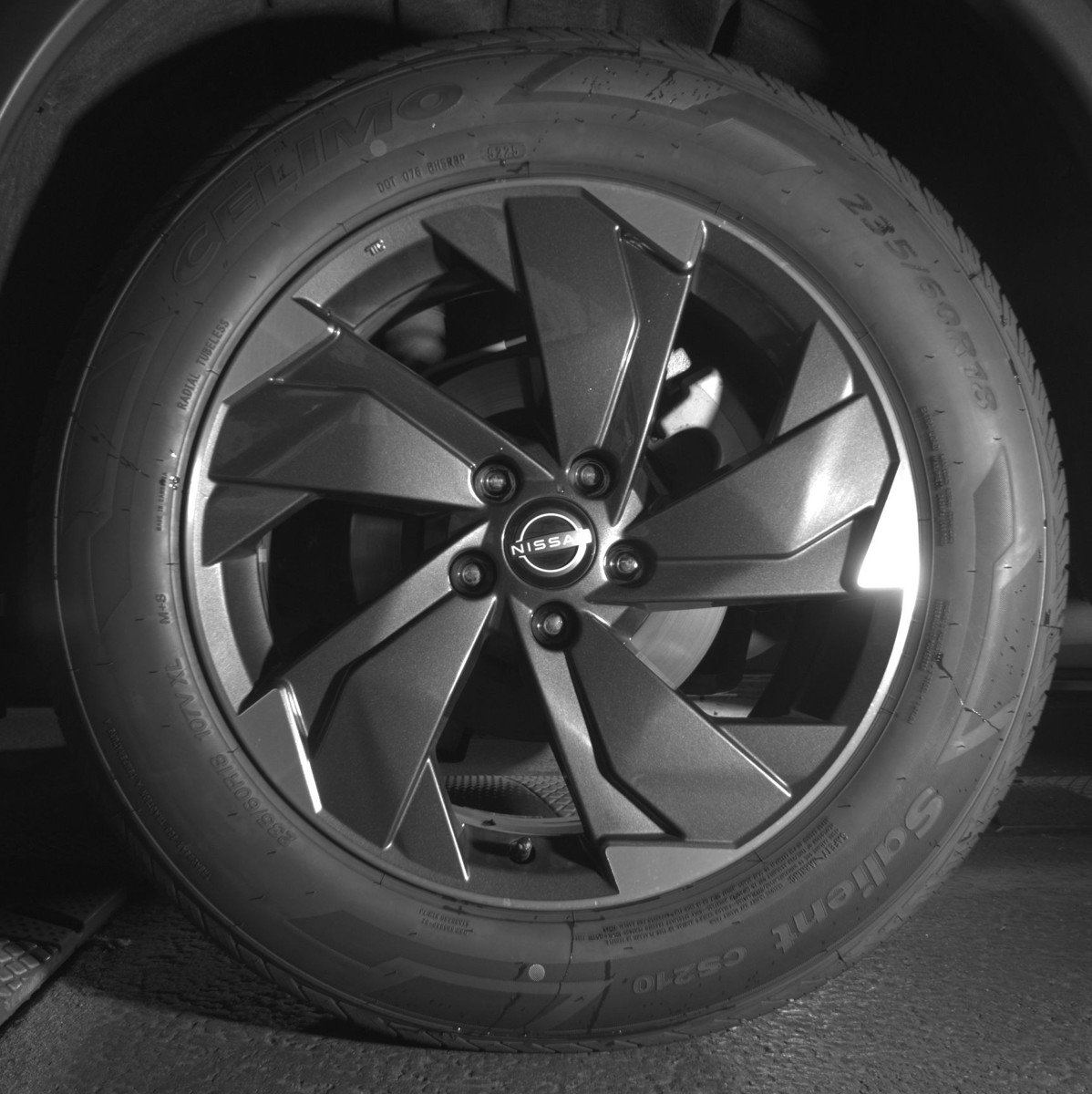 Used 2025 Nissan Rogue SV image 14