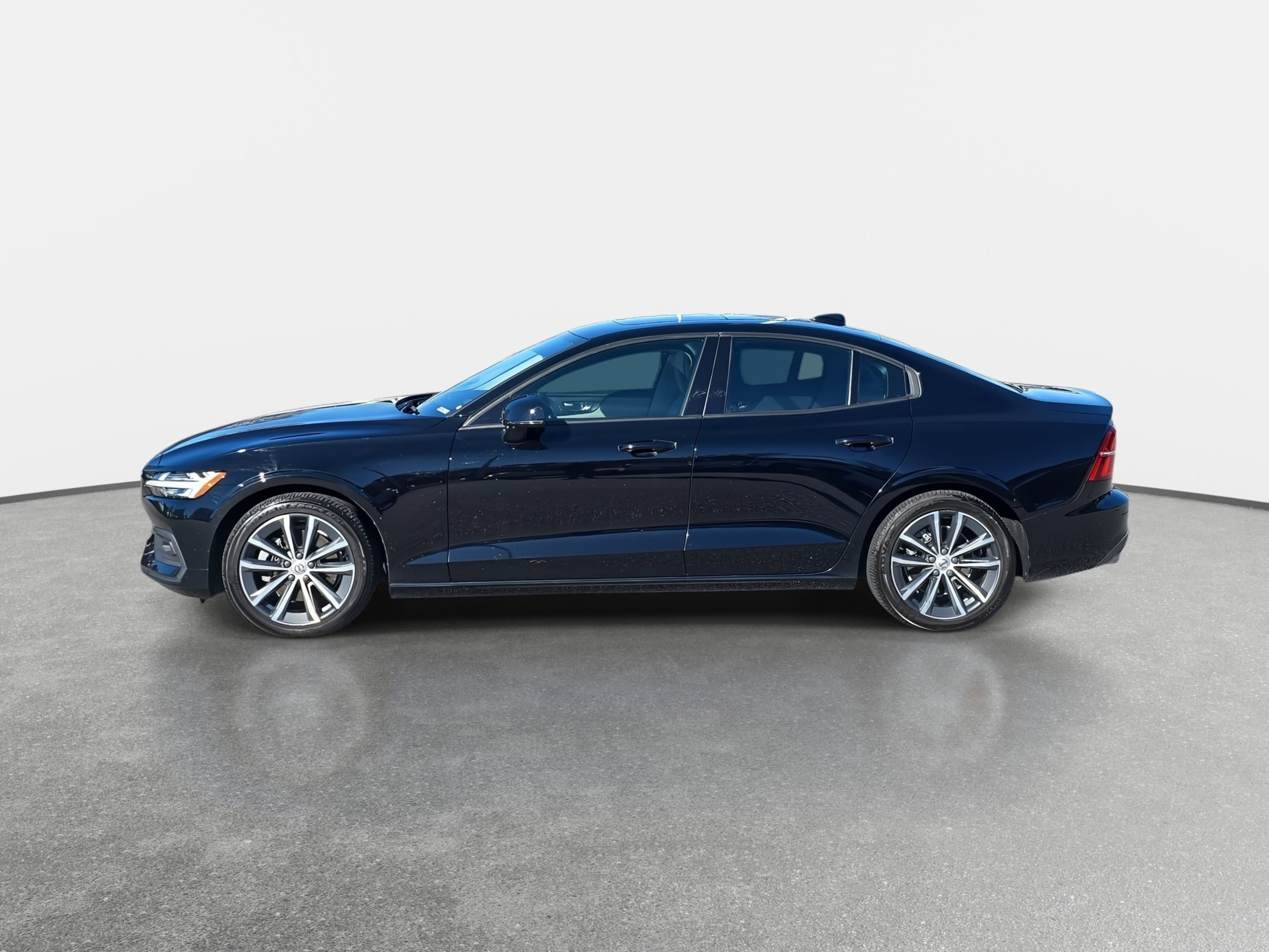 Used 2021 Volvo S60 T5 Momentum image 8