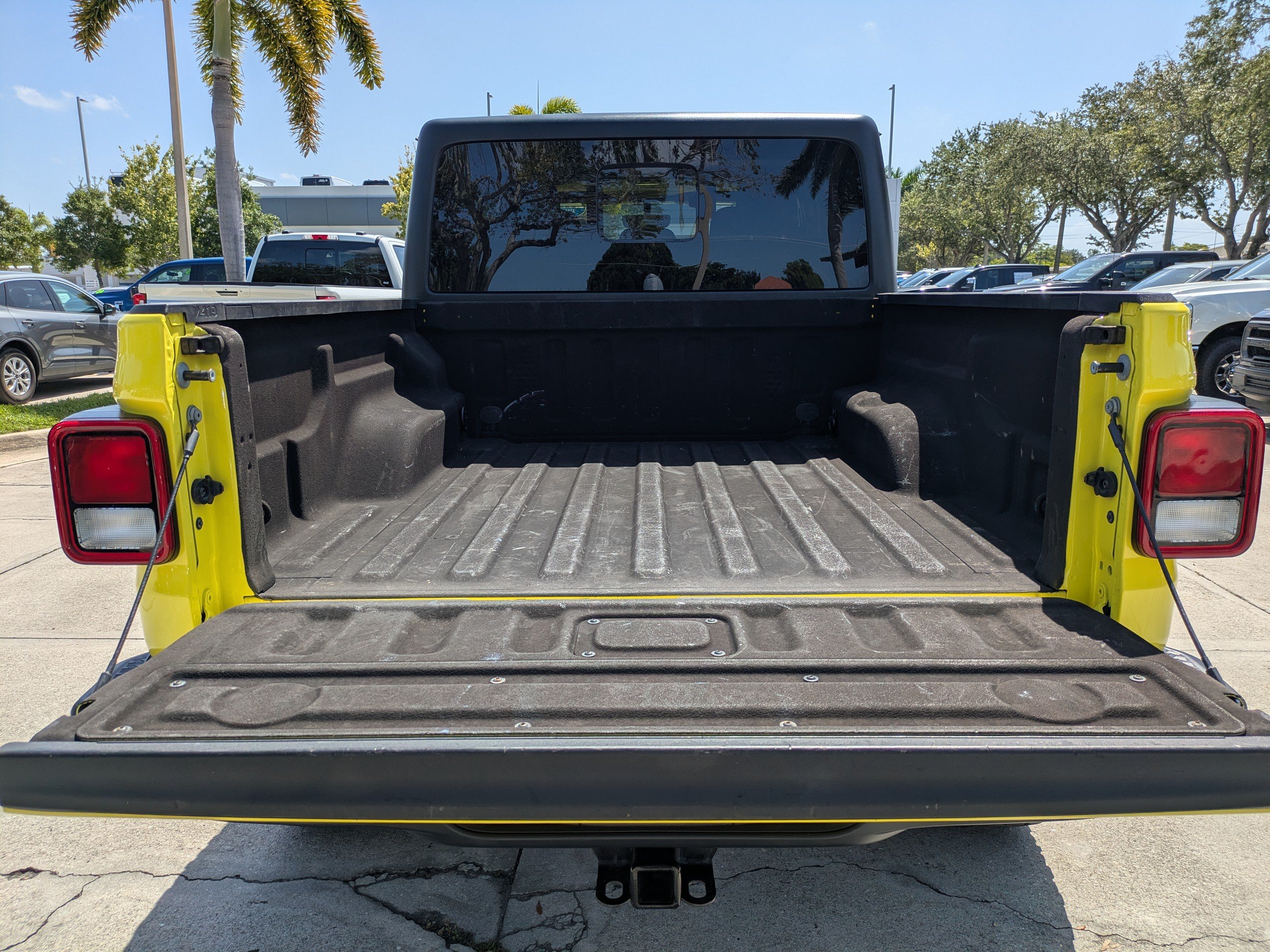 Used 2023 Jeep Gladiator Sport AWD/4WD image 15