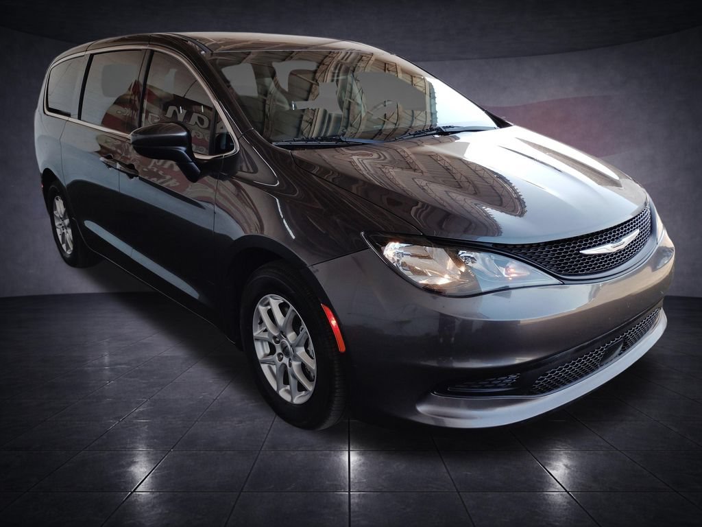 Used 2023 Chrysler Voyager LX FWD image 7