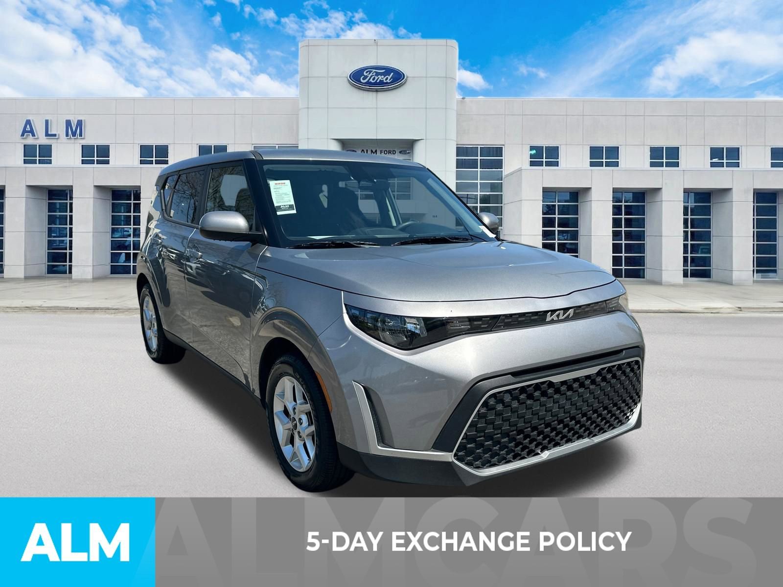 Used 2025 Kia Soul LX w/ LX Technology Package image 3