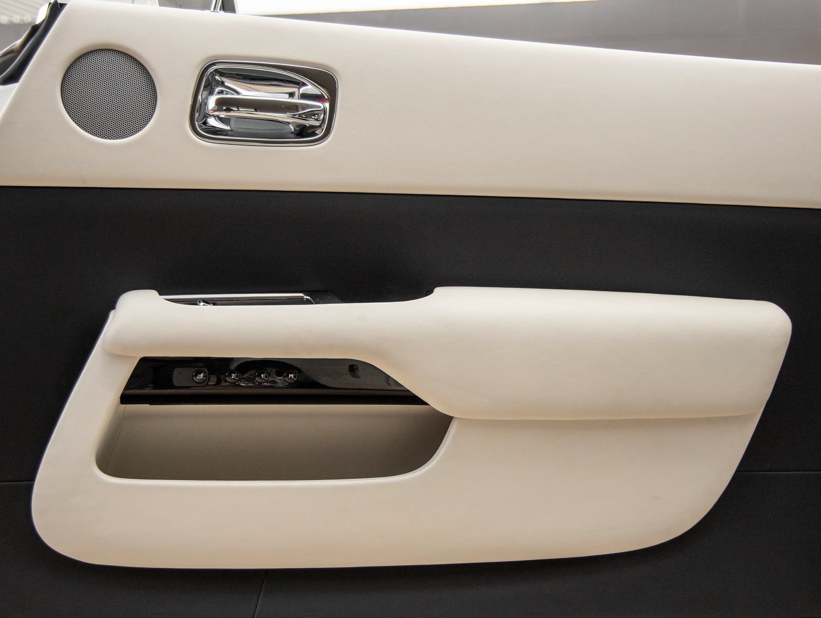 Used 2018 Rolls-Royce Wraith RWD image 41
