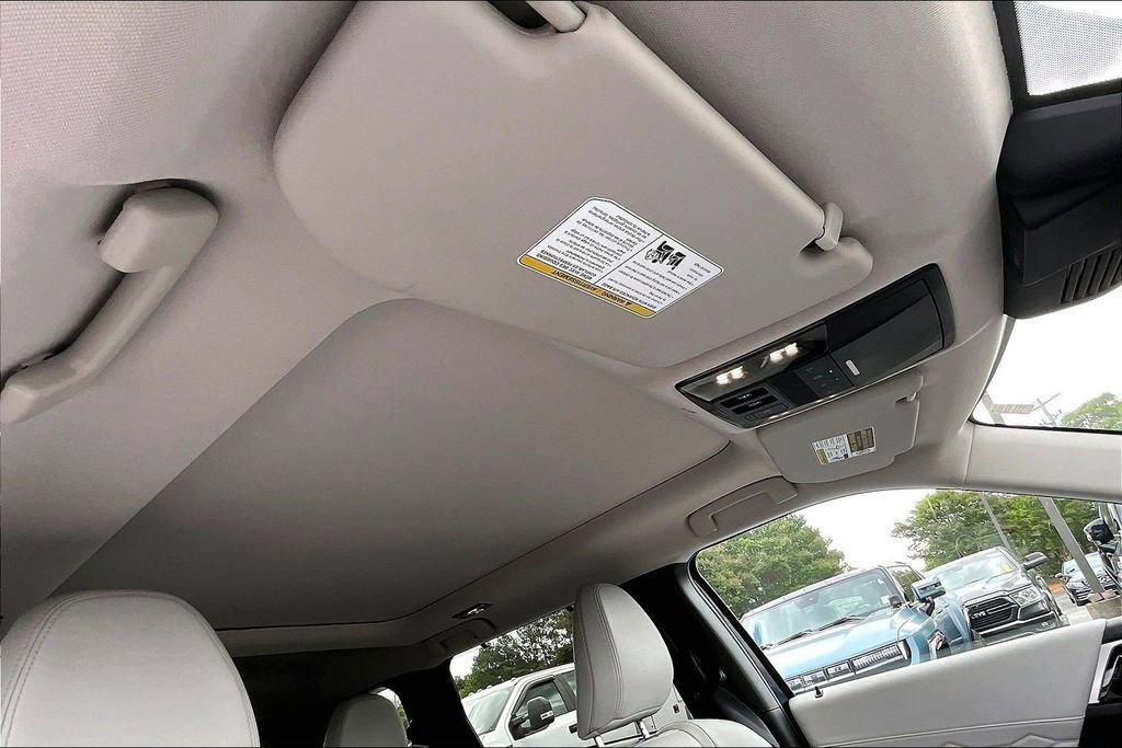 Used 2025 Mitsubishi Outlander SEL FWD image 27