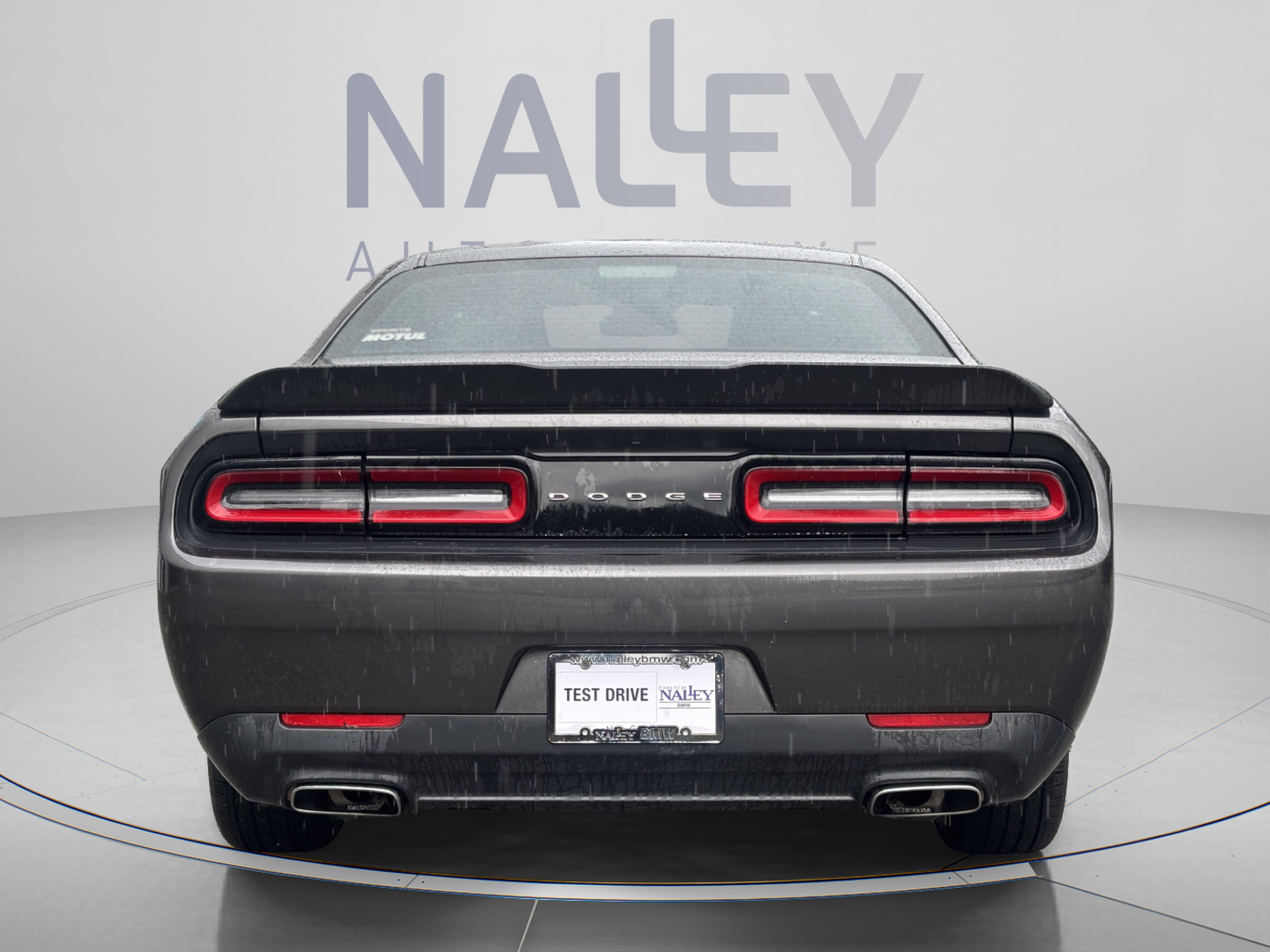 Used 2016 Dodge Challenger SXT RWD image 3