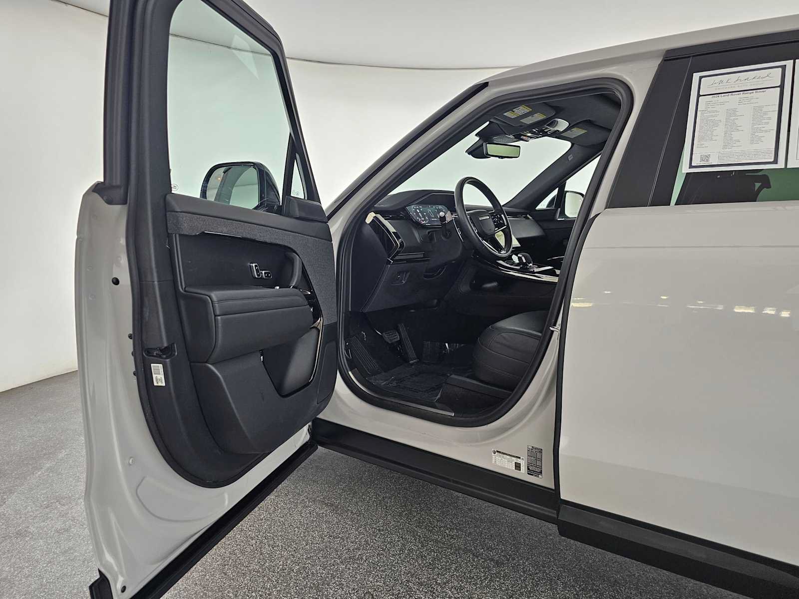 Used 2024 Land Rover Range Rover Sport SE AWD/4WD image 19
