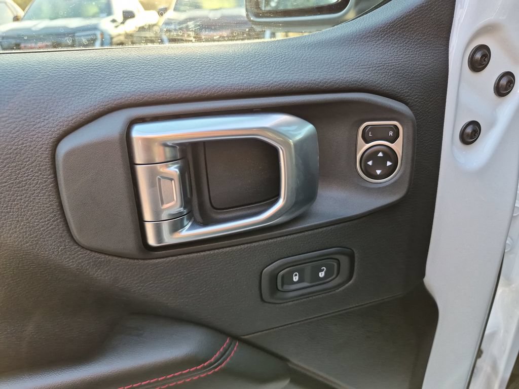 Used 2024 Jeep Gladiator Rubicon w/ Technology Group AWD/4WD image 22