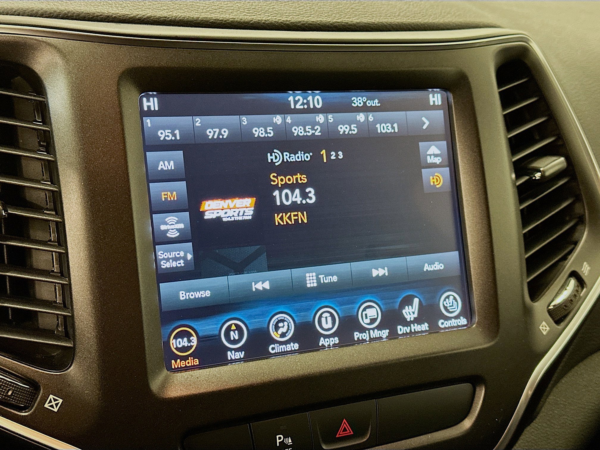 Used 2020 Jeep Cherokee Trailhawk w/ Cold Weather Group image 21