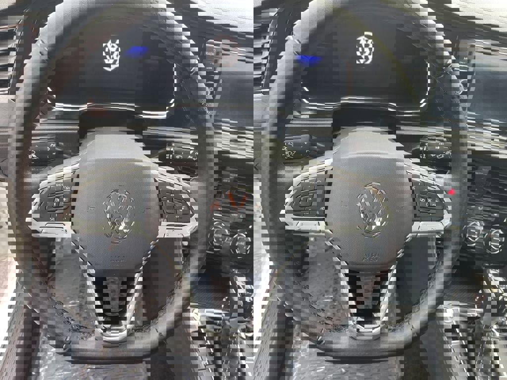 Certified 2023 Volkswagen Jetta SE w/ Panoramic Sunroof Package image 17