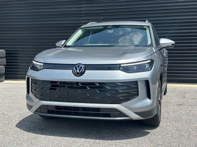 Used 2025 Volkswagen Tiguan S FWD image 3