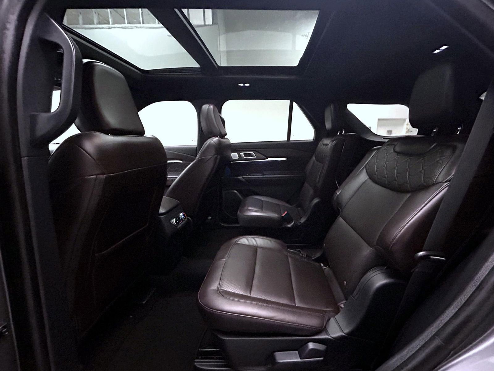 Used 2025 Ford Explorer Platinum w/ LUX Leather Package image 20