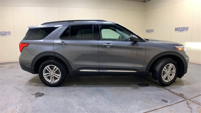 Used 2023 Ford Explorer XLT image 2
