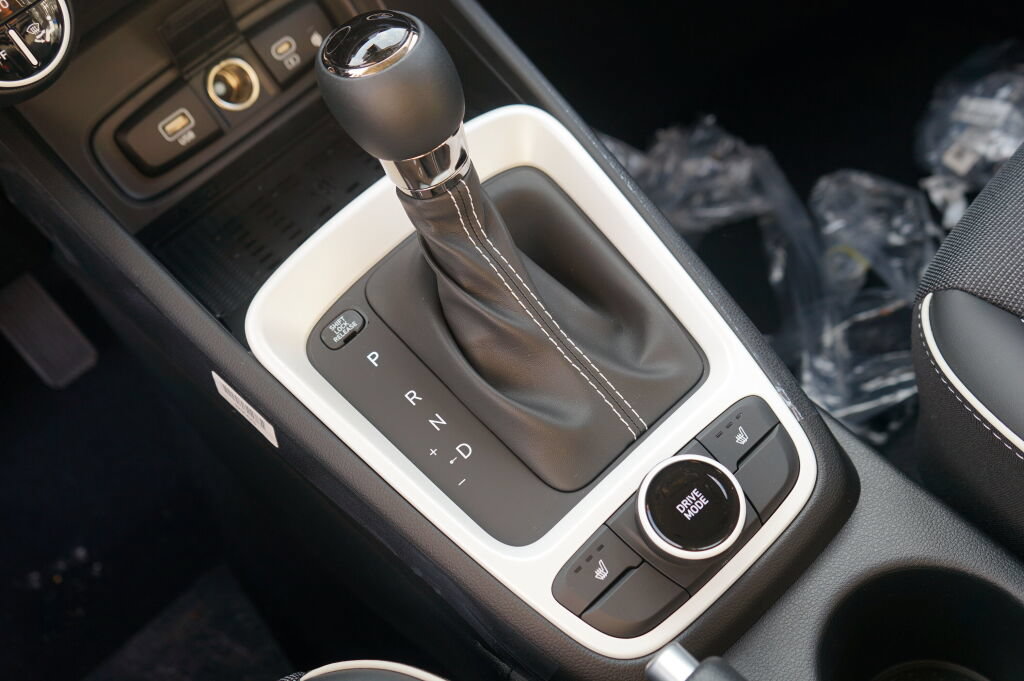 New 2025 Hyundai Venue Limited FWD image 17