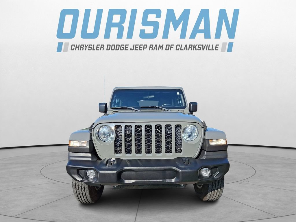 Used 2021 Jeep Gladiator Sport AWD/4WD image 2