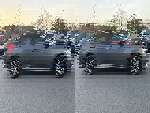 Used 2018 Honda Civic EX image 3