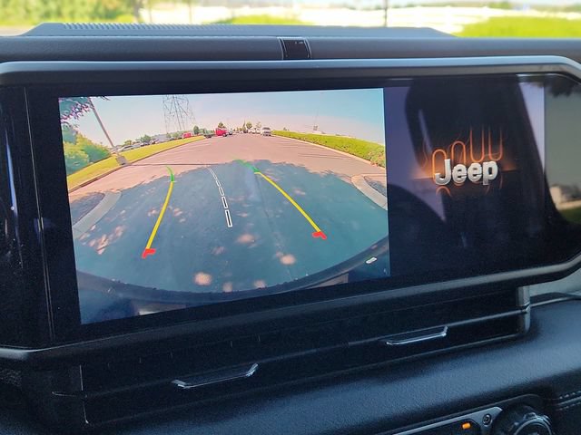 Used 2025 Jeep Wrangler Unlimited Sahara AWD/4WD image 43