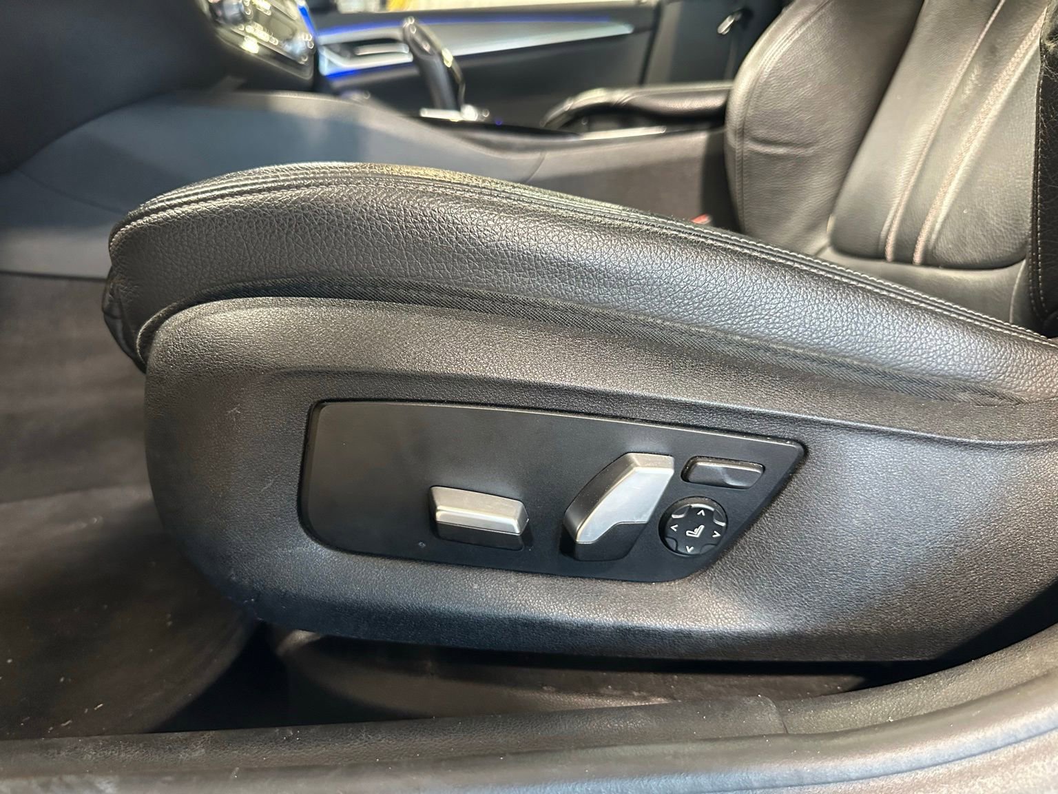 Used 2018 BMW 530i w/ M Sport Package RWD image 14