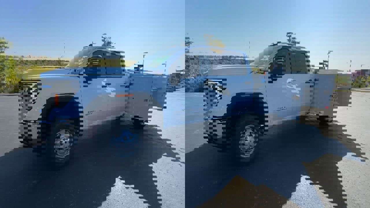 New 2025 GMC Sierra 3500 Pro w/ Convenience Package image 4