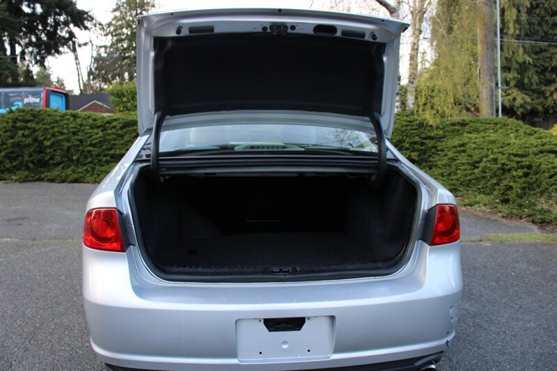 Used 2010 Buick Lucerne CXL image 16