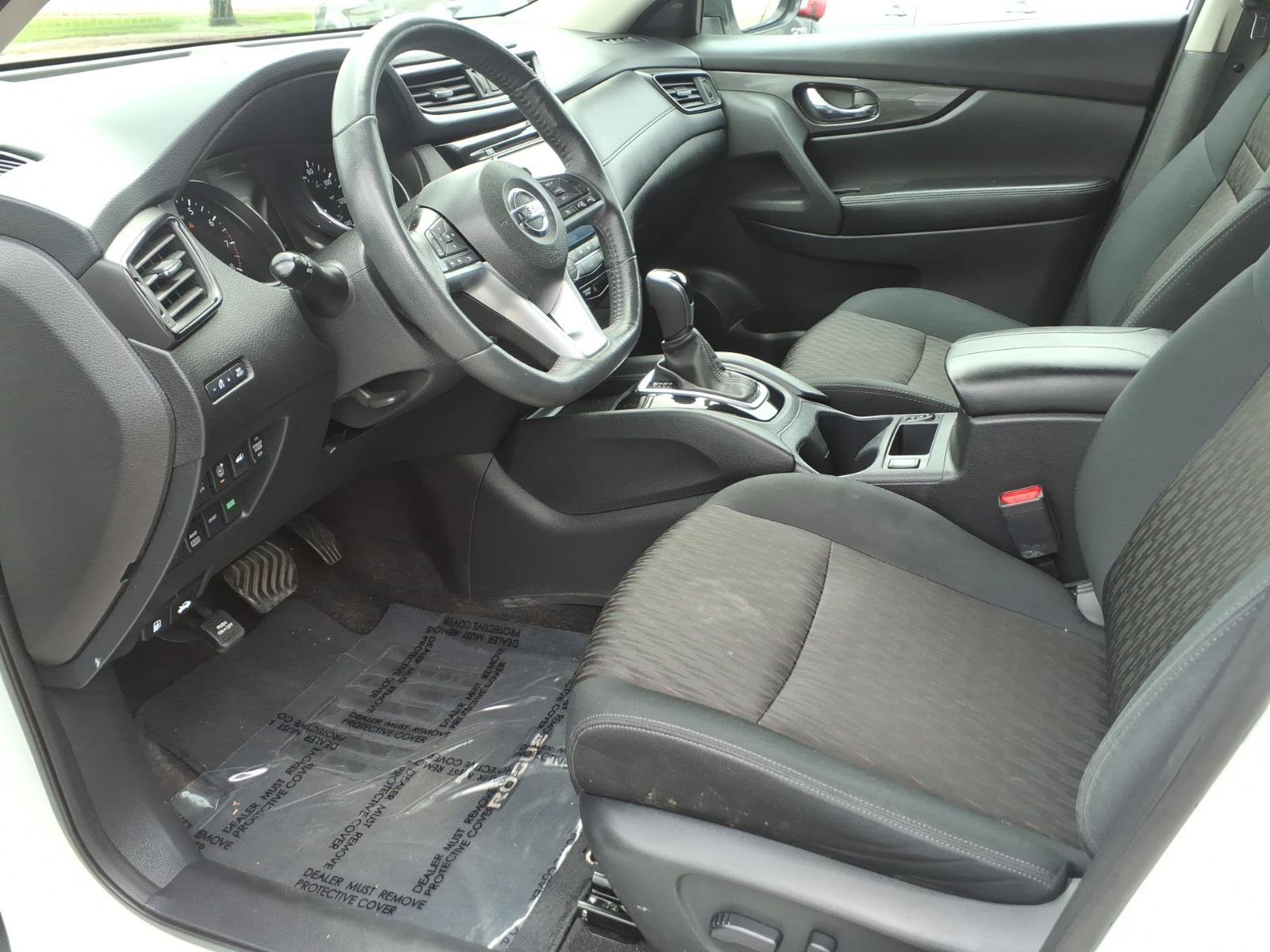 Used 2017 Nissan Rogue SV AWD/4WD image 11