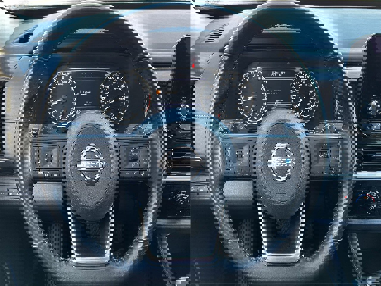 Used 2024 Nissan Pathfinder SV w/ SV Premium Package image 11