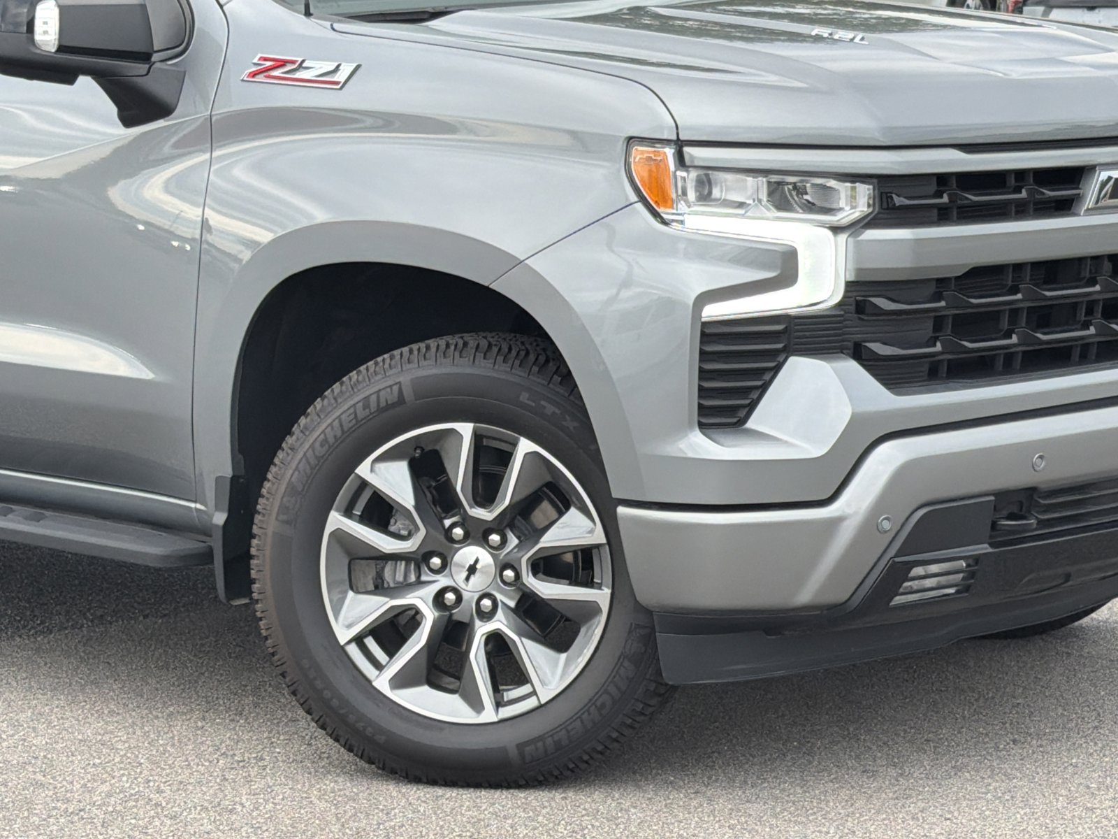 Used 2024 Chevrolet Silverado 1500 RST AWD/4WD image 3