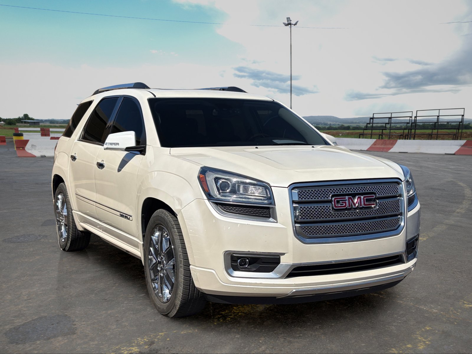 Used 2014 GMC Acadia Denali FWD image 2