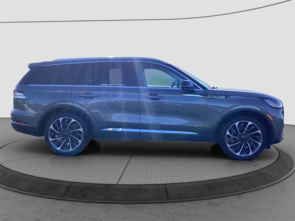 Used 2025 Lincoln Aviator Reserve w/ Equipment Group 201A image 8