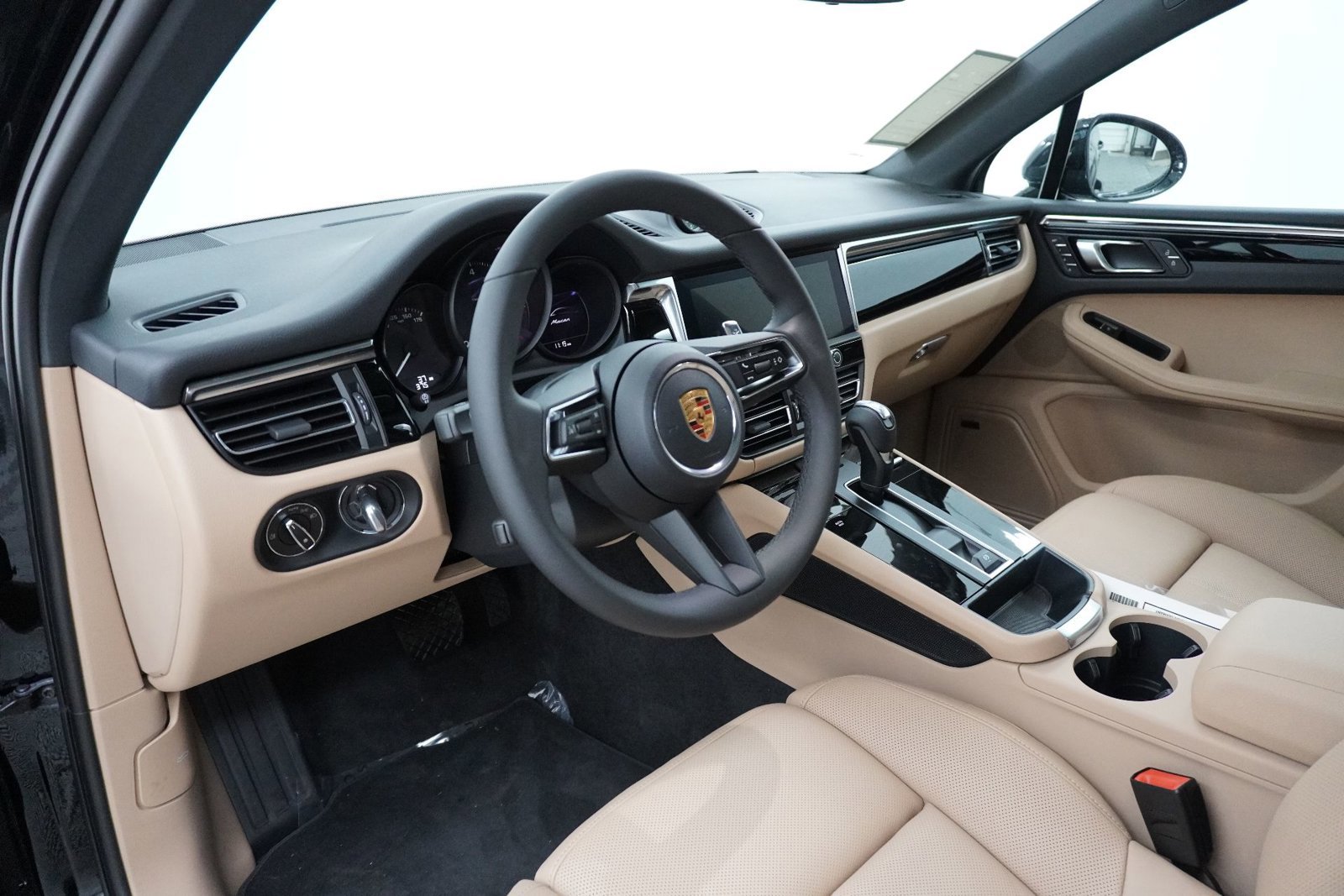 New 2026 Porsche Macan image 4
