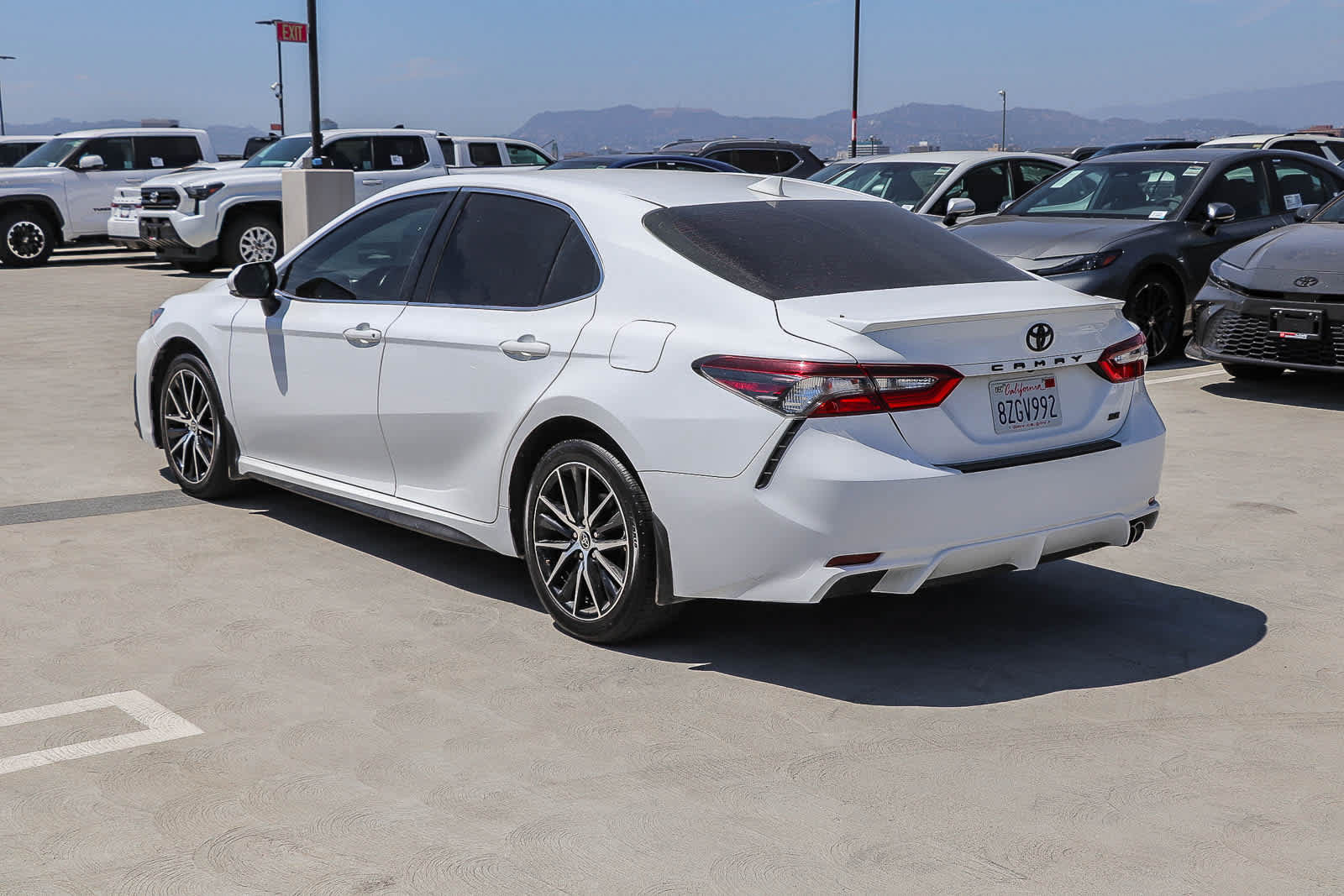 Used 2022 Toyota Camry SE FWD image 8