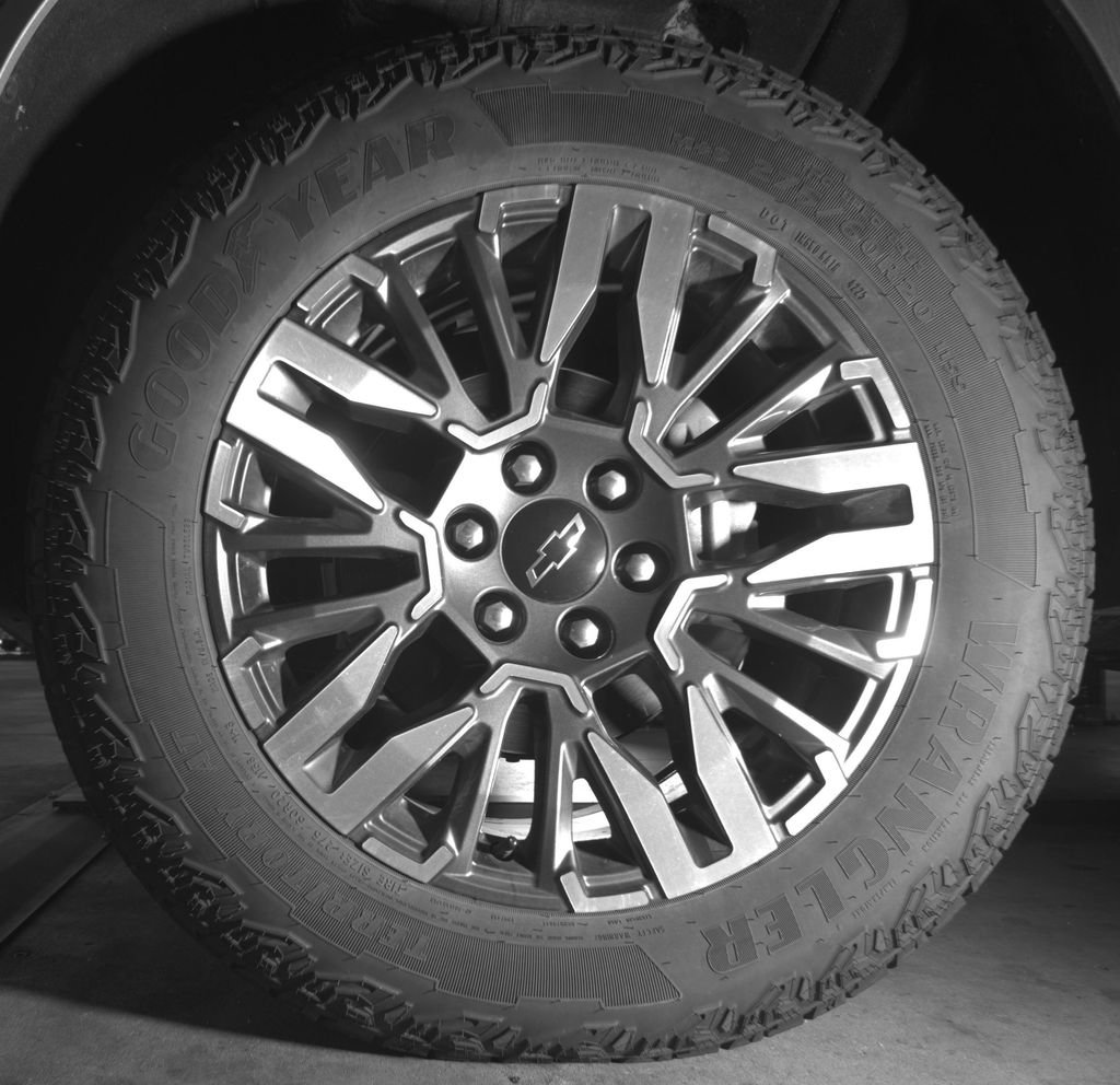 Used 2026 Chevrolet Tahoe Z71 w/ Comfort Package AWD/4WD image 11