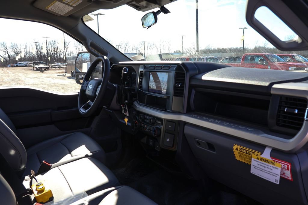 New 2024 Ford F550 4x4 Regular Cab Super Duty image 16