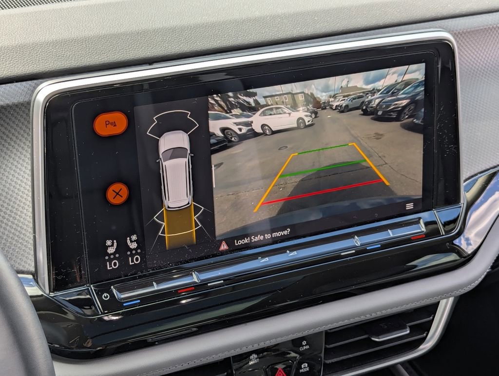 Used 2025 Volkswagen Atlas Peak Edition SE image 18