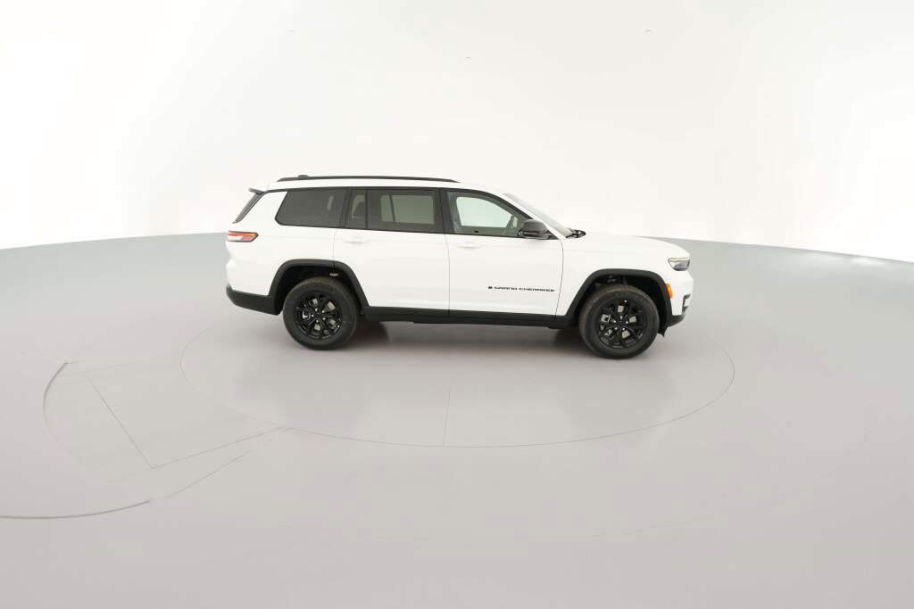 New 2025 Jeep Grand Cherokee L Laredo image 14
