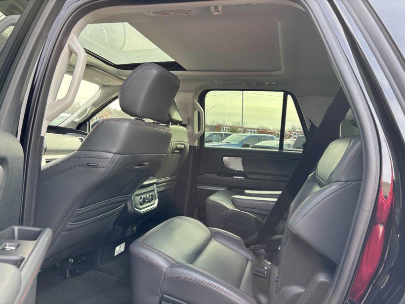 Used 2025 Ford Expedition Active image 13