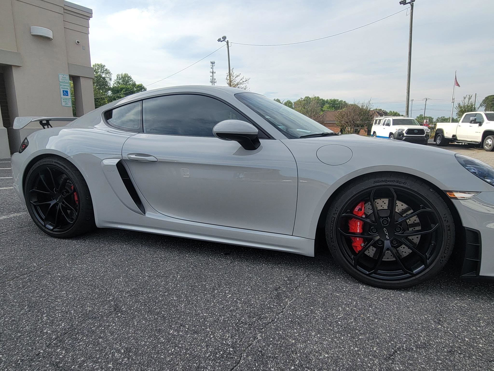 Used 2022 Porsche 718 Cayman GT4 RWD image 20