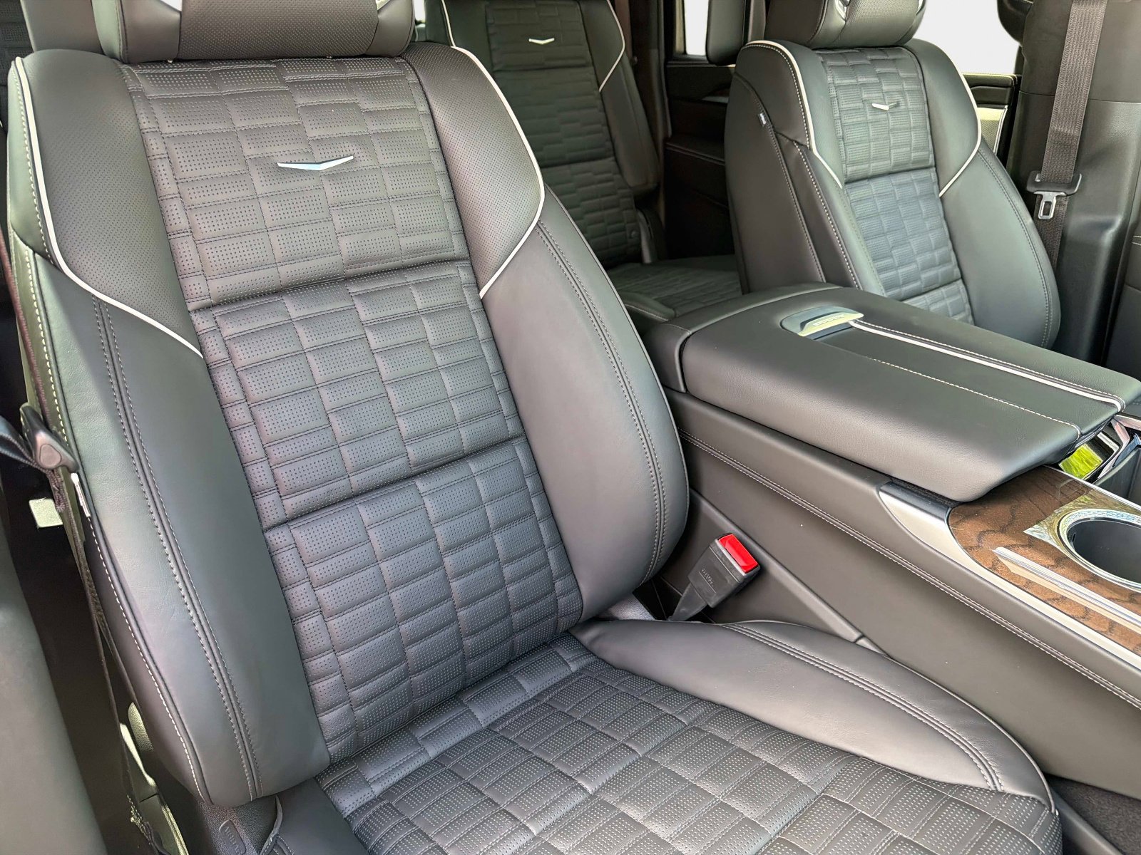 Used 2026 Cadillac Escalade ESV Platinum Sport w/ LPO, ONYX Package image 23