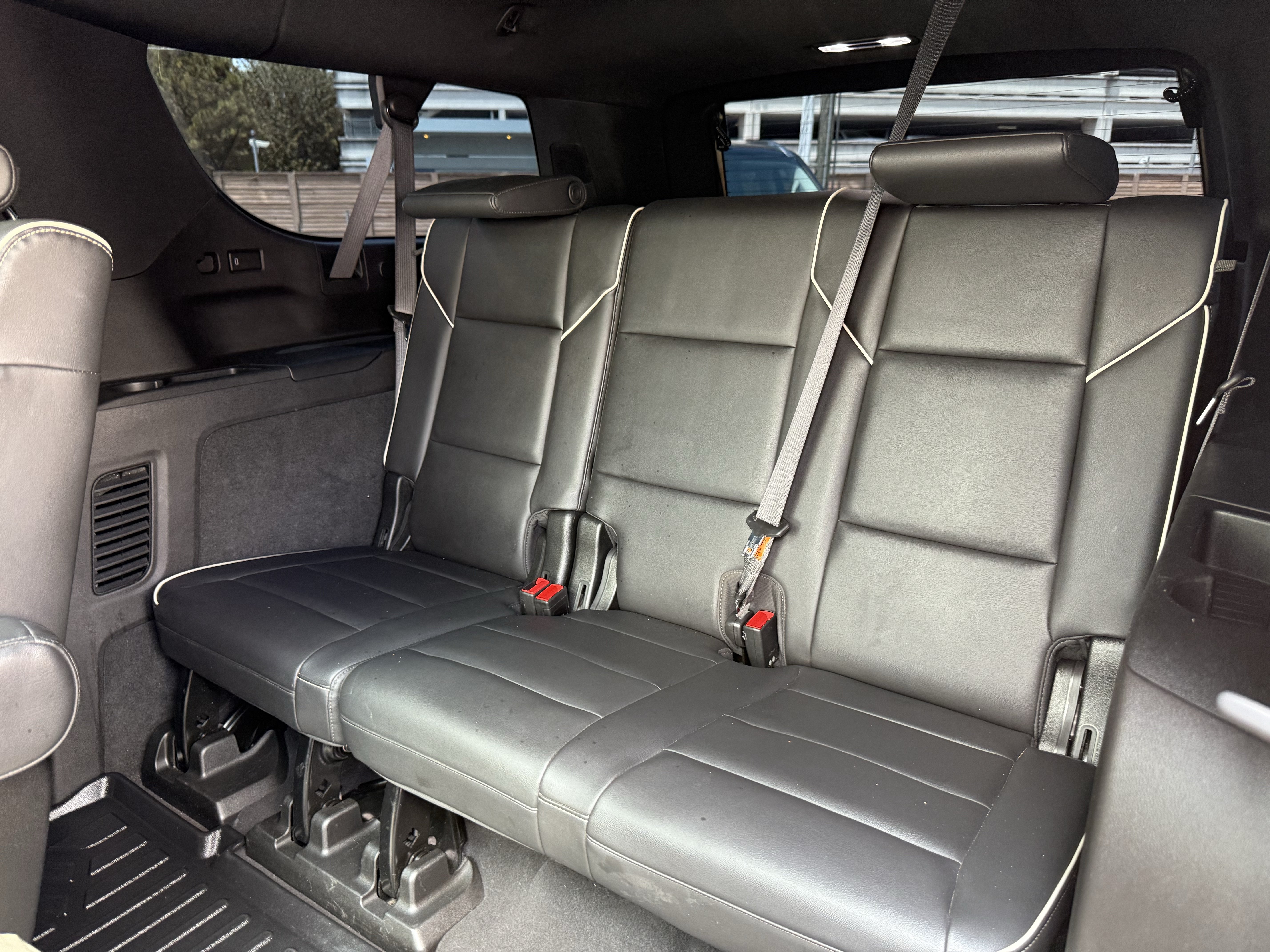 Used 2021 Cadillac Escalade ESV Sport RWD image 18