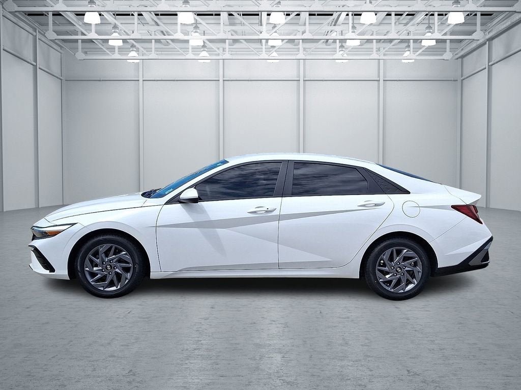 Used 2024 Hyundai Elantra SEL FWD image 9