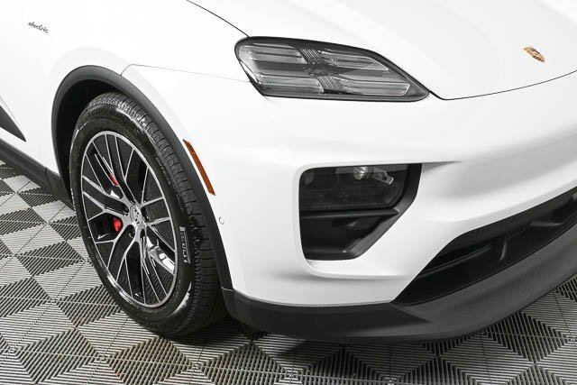 New 2025 Porsche Macan 4S Electric image 45