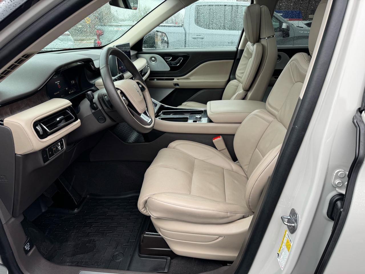 Used 2024 Lincoln Aviator Reserve w/ Equipment Group 201A image 17