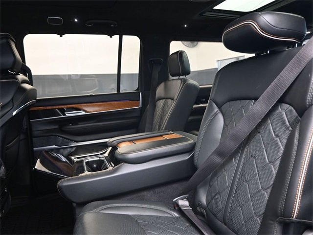 Used 2022 Jeep Grand Wagoneer Series III image 18