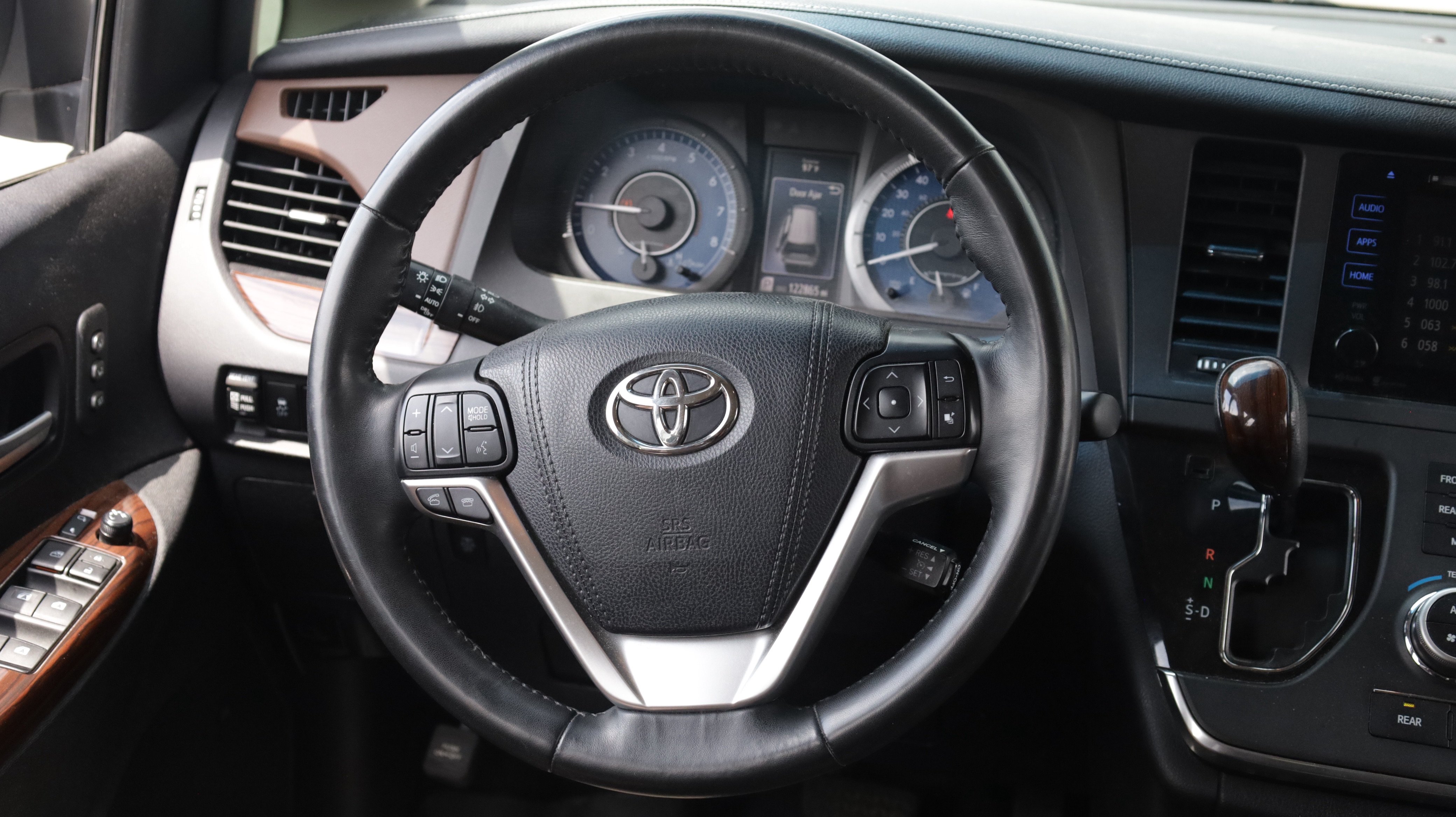 Used 2015 Toyota Sienna Limited Premium AWD/4WD image 6