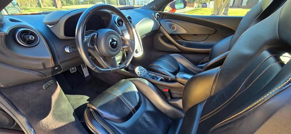 Used 2019 McLaren 570S Spider image 2