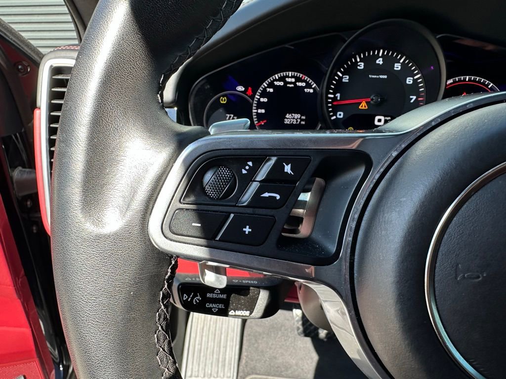 Certified 2023 Porsche Cayenne Platinum Edition image 16