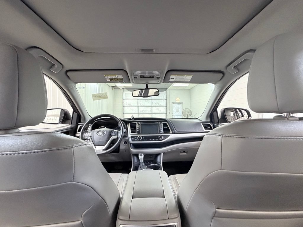 Used 2015 Toyota Highlander XLE AWD/4WD image 28