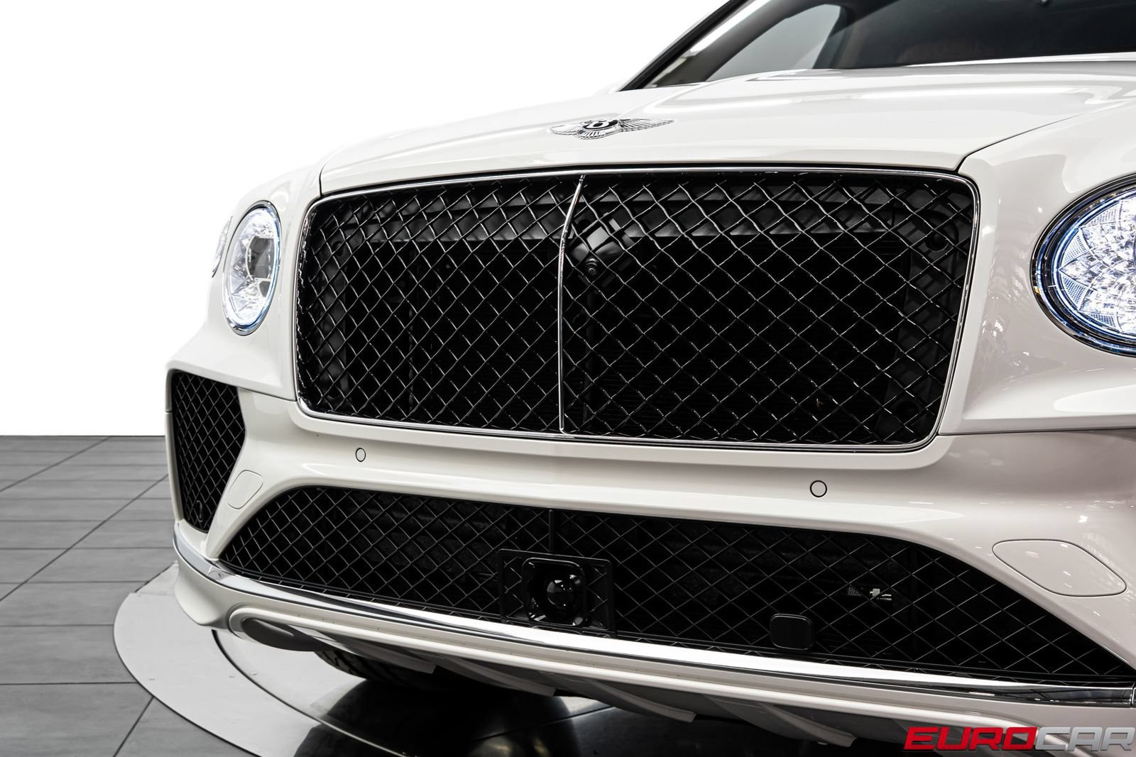 Used 2024 Bentley Bentayga AWD/4WD image 11