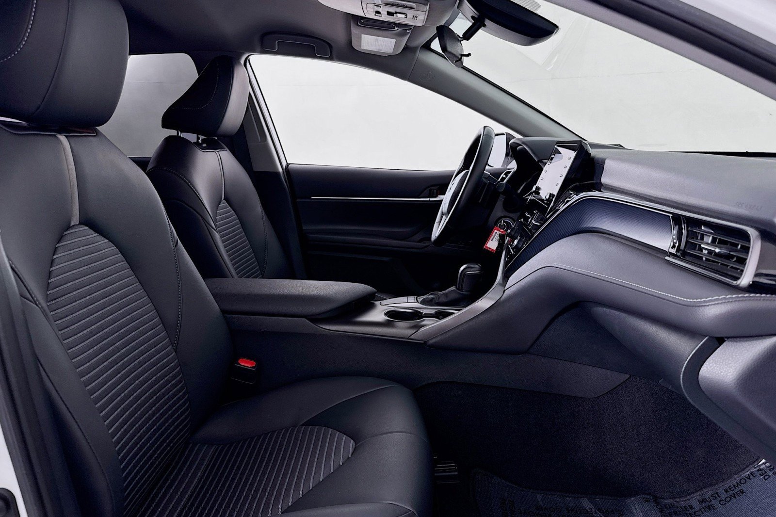 Used 2024 Toyota Camry SE FWD image 7